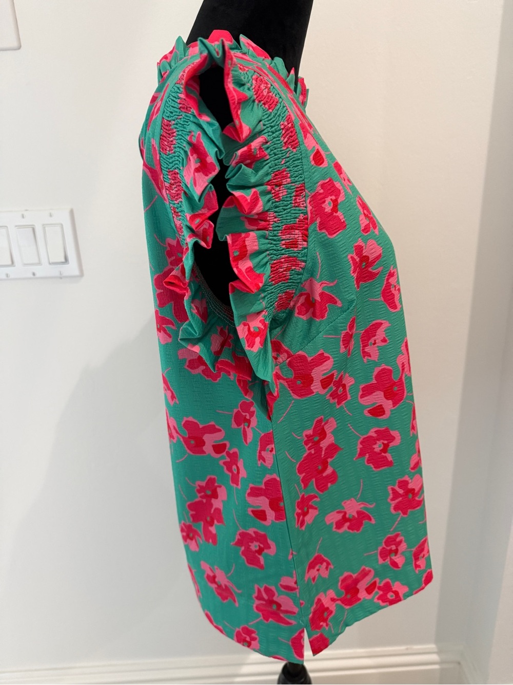 Boutique sleeveless top mock neck ! Excellent condition - Picture 4 of 9